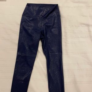 CARBON 38- Croc embossed athletic tight 7/8